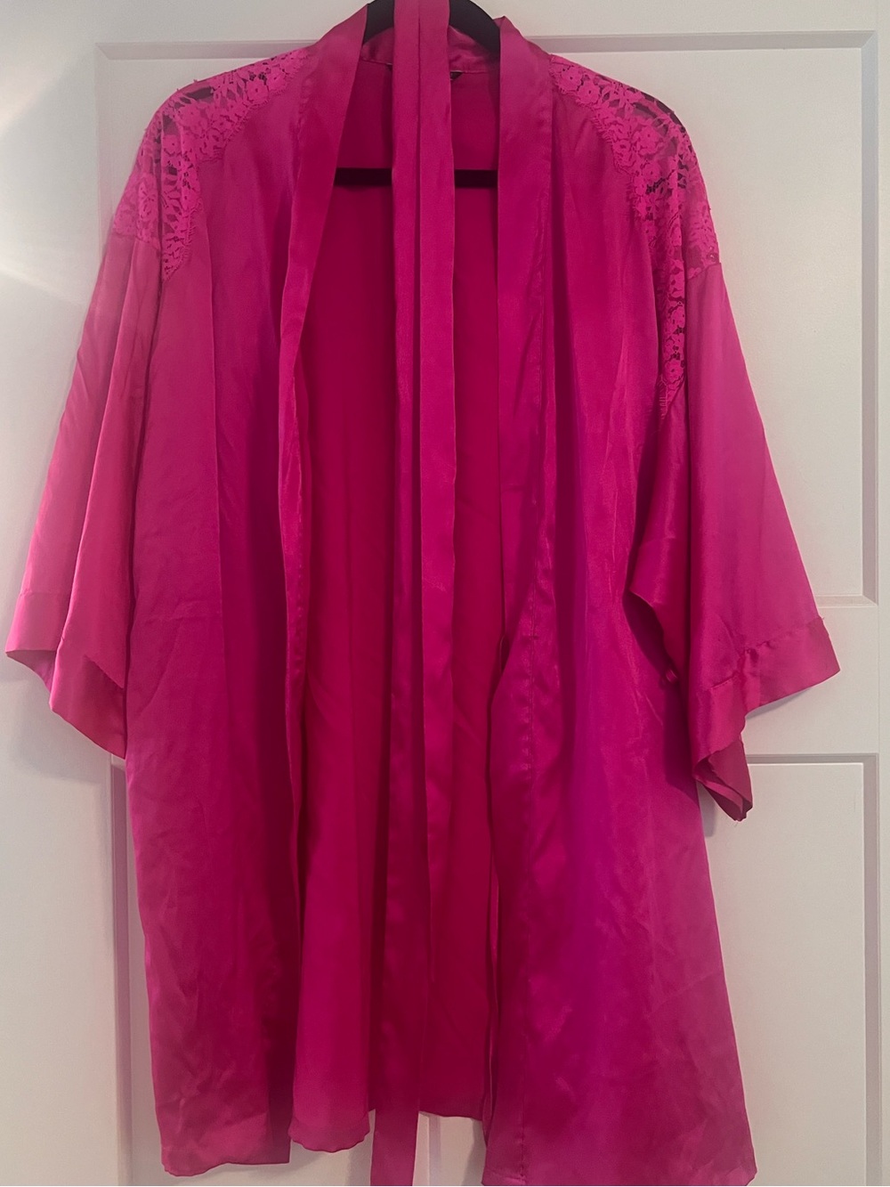 Vintage inspired Victoria Secret Fuchsia Satin Kimono robe w/Lace-Detail
